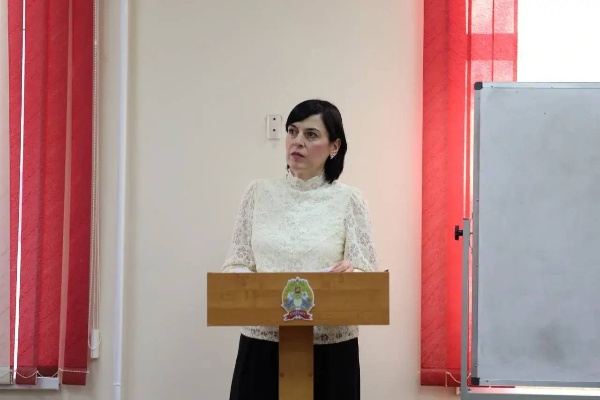 Состоялось заседание межвузовского круглого стола по теме «Проблемы защиты интеллектуальных прав».

Мероприятие объединило представителей ведущих юридических центров региона для анализа правовых вызовов в условиях цифровой трансформации.

Участники погрузились в детальное изучение как классических, так и новаторских граней интеллектуального права. В центре дискуссии оказались вопросы совершенствования Гражданского кодекса, тонкости защиты товарных знаков и правовые дилеммы будущего. 

Конструктивный диалог экспертов и молодых исследователей позволил определить приоритетные направления научной деятельности на 2026 год.