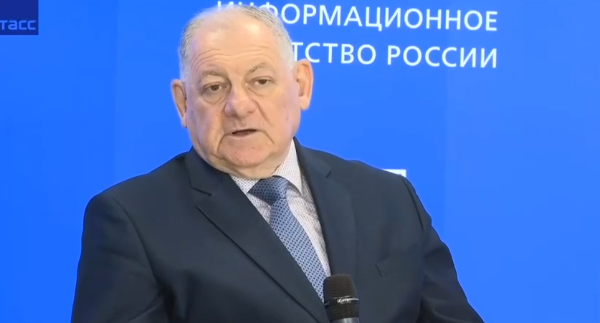 В Пятигорске прошла пресс-конференция Регионального информационного центра «ТАСС Кавказ», посвящённая итогам приёмной кампании в вузах Северного Кавказа и планам высшей школы на 2026 год.

Спикеры мероприятия:

Александр Горбунов, ректор Пятигорского государственного университета, председатель Совета ректоров вузов СКФО;

Руслан Кочкаров, ректор Северо-Кавказской государственной академии;

Алан Огоев, ректор Северо-Осетинского государственного университета;

Артур Мамиев, проректор по экономическому развитию и административно-хозяйственной деятельности Ингушского государственного университета.

По словам ректора ПГУ Александра Горбунова, в 2025 году интерес школьников к педагогическим специальностям заметно вырос:

«По заявлениям и по тем, кто поступил даже на платные места, заметен более высокий интерес, которого в прошлые годы почти не отмечалось – на педагогические профили, что нас удовлетворяет. Средний балл выше, чем в прошлом году: по нашим подсчётам, он превышает 74 балла на бюджетные места, а с учётом платных – это где-то 50–65 баллов, что для нашего округа вполне приемлемо».