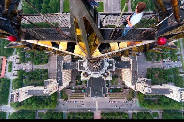 "АСМ Групп" завершает проектные работы для реставрации главного здания Московского государственного университета на Воробьевых горах. Пожалуй, одного из самых больших зданий в стране.