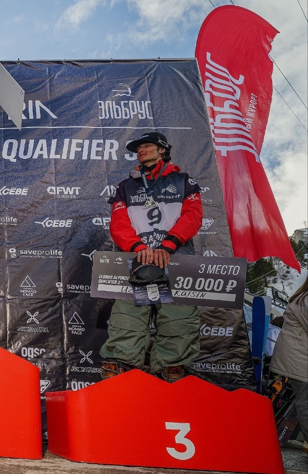 Итоги Freeride World Tour Qualifier 3* на «Эльбрусе».

Призерами стали участники, тренирующихся на «Эльбрусе» как домашнем курорте:

1 место: Канамат Эльканов,  
1 место: София Вукович, 
3 место: Кайсын Узденов, 
3 место: Диана Жапуева.