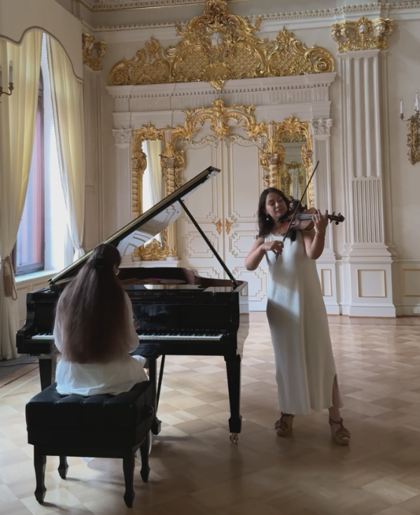 Резиденты клуба музыкантов объекта культурного наследия "Особняк Мясникова" готовятся к новому сезону. Уже 25 сентября состоится концерт Елизаветы Украинской) и Сандры Патрикеевой) в новом сезоне. В программе вечера - соната для скрипки и фортепиано - "Венгерские танцы" Брамса, "Румынские народные танцы" Бартока и Фантазия на темы из оперы "Кармен" Бизе.

Особняк Мясникова - лучший проект реставрации в Петербурге 2008 года по проекту "АСМ".