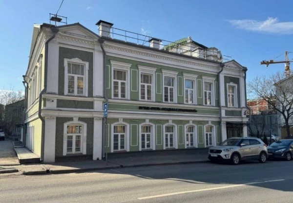 В Нижнем Новгороде после реставрации открылся бутик-отель в особняке Евдокии Ермолаевой, построенный в XIX веке. Работы в течение полутора лет проводились с сохранением планировочных решений и всех архитектурных элементов. Новый бутик-отель предлагает девять номеров, каждый из которых оформлен в стилистике XIX века.