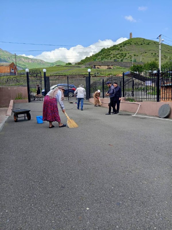 21.06.2025 г., работники Дома культуры с.п. Ляжги провели субботник.