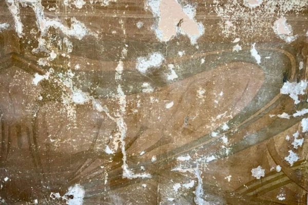 В ходе работ по капитальному ремонту арки бывшего доходного дома Щербакова на Бронницкой улице, 14 в Петербурге неожиданно обнаружены фрагменты исторической живописи. В ближайшее время будут отобраны образцы и проведены химико-технологические исследования, потом начнется процесс реставрации уникальных находок.