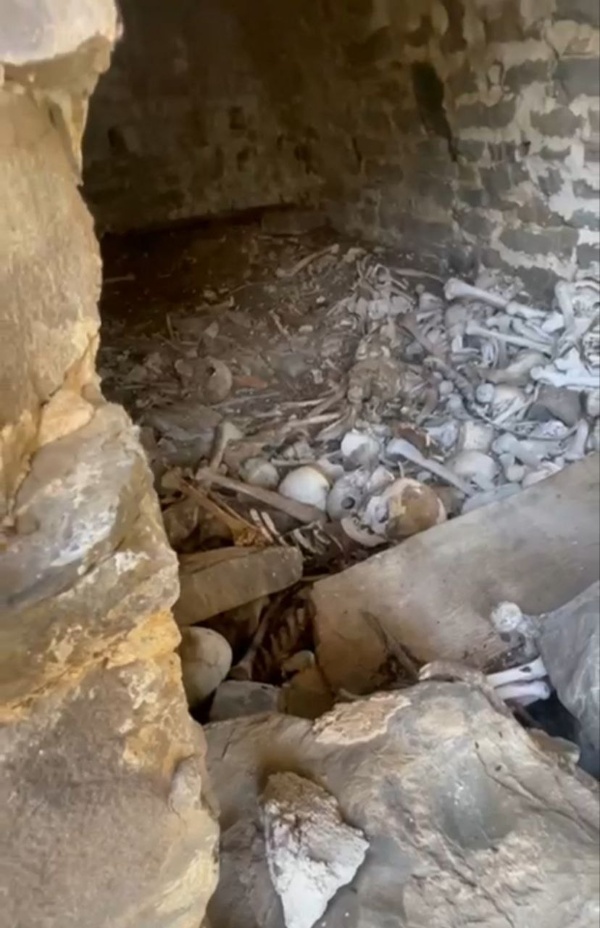 При проведении,  10 ноября инспекционной поездки к башенному комплексу «Цоли», сотрудниками  музея-заповедника были обнаружены, ранее не учтенные 1 полубоевая и 3 жилых башен, 1 склеповый могильник и хозяйственные пристройки. 

Башенный комплекс «Цоли» входит в реестр выявленных объектов культурного наследия республики, ранее в нем были выявлены 1 полубоевая и 5 жилых башен, 4 склепа и руины.

Сейчас в комплексе зафиксировано 2 полубоевые и 8 жилых башен, 5 склеповых могильников и хозяйственные пристройки различной степени сохранности.

В погребальных сооружениях сохранился костный материал, советский и российский ученый-историк, археолог Д.Ю. Чахкиев относит их к 16-17 вв, однако, с его слов, археологическим раскопкам они не подвергались.

В одной из жилых башен  комплекса обнаружен интересный каменный "мешок", который предназначался для хранения припасов или воды. 

«Цоли» - труднодоступный редко-посещаемый комплекс, расположен в 1,4 км северо-западнее «Г1аппи», на высоком горном склоне, в закрытой пограничной зоне, на посещение которого требуется специальное разрешение. 

Эта поездка имеет особую историческую значимость для нашего учреждения, так как она является первым визитом в данный комплекс за более чем десять лет.

Ранее не учтенные объекты, отсутствующие в реестре, будут включены в перечень выявленных ОКН Республики Ингушетия.