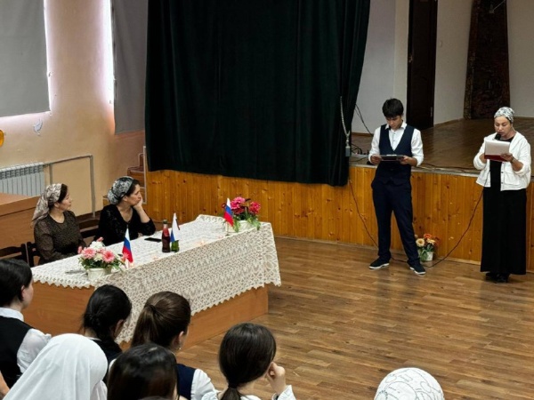 09.09.2024 г работниками ДК с.п. Джейрах методистом Харсиевой Аминой Руслановной и художественным руководителем Льяновой Радимхан Мухарбековной совместно с ГБОУ "СОШ - Дет. сад с.п Джейрах имени И. С. Льянова " было проведено мероприятие, посвящённое жертвам фашизма "Сентябрь 1945 года". Вторая мировая война - одна из самых разрушительных и кровопролитных войн в истории человечества. Она продолжалась 2194 дня и унесла миллионы человеческих жизней.

Число жертв среди гражданского населения во многих странах превосходило потери вооружённых сил. 1 сентября 1945 года был подписан акт безоговорочной капитуляции милитаристской Японии, тем самым была поставлена точка в самой затяжной и кровопролитной войне. Много времени прошло с тех пор,  как закончилась война, которая стоила большой крови, неисчислимых народных страданий и огромных потерь.

Пусть она никогда не повторится!