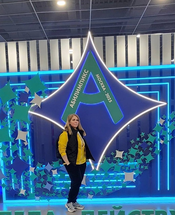 В Москве прошёл XI Национальный чемпионат профессионального мастерства «Абилимпикс». 

Впервые в нём приняли участие представители Пятигорского государственного университета!

Доцент ИМО Мария Павлова выступила экспертом национального этапа, а студентка 4 курса Мариана Батдыева заняла 2 место в категории «Переводчик».

«Абилимпикс» объединяет людей с особыми возможностями со всей России и помогает раскрывать профессиональный потенциал!