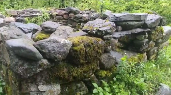 Сотрудниками музея-заповедника был совершен мониторинг культового памятника «Сампай-Чуг», который расположен в 200 метрах юго-западнее боевой башни Цуровых башенного комплекса Верхний Джейрах.

Постройка прямоугольная (2,90 х 2,50 м). Изначально сооружение имело двускатно-ступенчатую (сланцевую) крышу. В центре ее фасадной северной стены был устроен сводчатый дверной проем. Камера святилища имела ложносводчатую конструкцию. Арки вообще отсутствовали. В стенах камеры наблюдались небольшие прямоугольные ниши. Возведено культовое строение не очень аккуратно, на известковом растворе. Кладка стен полигональная, приближающаяся к порядковой. Археологическая расчистка храма-святилища была осуществлена М.Б.Мужехоевым в 1981 году. В итоге здесь были обнаружены многочисленные кости и рога жертвенных животных, наконечники стрел.   Культовое сооружение было посвящено покровителю домашнего очага (Чахкиев Д.Ю. Древности горной Ингушетии).

Сотрудниками музея-заповедника были проведены обмеры объекта, произведена фотофиксация.

На сегодняшний день храм-святилище в неудовлетворительном состоянии. Крыша не сохранилась. Максимальная высота сохранившихся стен составляет 1,20 м. Площадь в основании 7,25 кв.м. Толщина стен от 55 до 60 см (полевой материал).