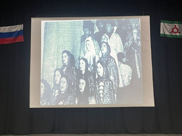 16 января 2026 года в Доме культуры с.п. Ляжги состоялась беседа с презентацией «Театральное искусство ингушского народа».

Вехи:

1908 г. — «Общество просвещения ингушского народа» (Владикавказ); К. Козлов написал пьесу «Сали».
1924 г. — спектакль «Похищение»; М. Булгаков создал «Сыновья муллы».
1927 г. — пьесы З. Мальсагова («Салихат», «Классовая борьба в ауле») и Д. Дахкильгова («Знахарка»).
1929–1930 гг. — драмкружок при пединституте; Х. Муталиев написал «Око за око — зуб за зуб».
1931 г. — победа с «Переломом» (Орцхо и Дошлуко Мальсаговы) на олимпиаде искусств.
1959 г. — ингушский народный театр (руководитель А. Боков).

Деятели:

К. Козлов — автор первой пьесы;
З. Мальсагов, Д. Дахкильгов — драматурги;
Х. Муталиев — автор и актёр;
А. Боков — режиссёр, драматург, художник, актёр.
Театры в Назрани:
Ингушский госдрамтеатр им. Идриса Базоркина;
Русский госмузыкально‑драматический театр;
Театр юного зрителя;
студия «Барт» (с 2008 г.).
Театр — хранитель культуры народа.