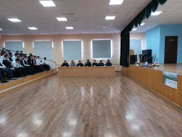 08.05.2024 года в ГБОУ СОШ с.п Джейрах совместно с работниками ДК с.п Джейрах был проведён тематический вечер, посвященный легендарной дочери ингушского народа - Асият Тутаевой. 

На вечере памяти присутствовали прокурор Джейрахского муниципального района М. Белхароев и заместитель главы администрации Джейрахского муниципального района Д. А. Евкуров. Эта встреча ещё один наглядный пример того, что мы гордимся своими героями земляками.

Гордимся и чтим память о них.