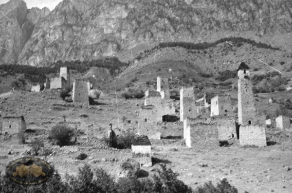 Центральный государственный исторический архив Грузии передал историкам "АСМ Групп" уникальные фотографии середины XX века, запечатлевшие строения Башенного комплекса Эгикал в горной Ингушетии.