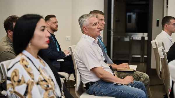 В Ростове-на-Дону состоялся юбилейный X Всероссийский форум «Мастерская профилактики», где ПГУ представил свою систему работы по противодействию экстремизму в студенческой среде.

За три дня работы форума, проректор ПГУ Ибрагимов Ибрагим Джавпарович и начальник управления комплексной безопасности, Дорошенко Вадим Борисович приняли участие в экспертных дискуссия и установили деловые контакты с коллегами. 