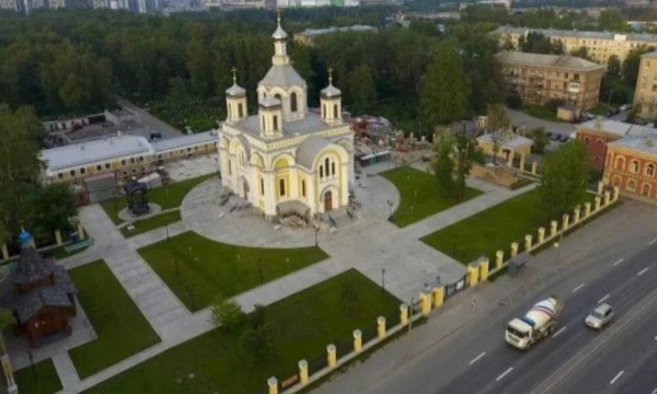 Объект культурного наследия Церковь Пресвятой Троицы на Октябрьской набережной, 18 в Санкт-Петербурге номинирован уважаемым жюри на VIII Международный конкурс "Золотой Трезини" 2025.