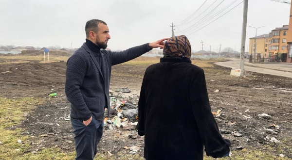 Сотрудниками администрации г. Сунжа проведён плановый обход территорий. 

Проверены объекты, на которые поступили жалобы о нарушении Правил благоустройства.

По итогам рейда:
Нарушения выявлены и зафиксированы. 

Ответственным лицам выданы предписания с чёткими сроками устранения.

В отношении злостных нарушителей, систематически игнорирующих правила, будут применены меры административного воздействия в полном соответствии с законом.