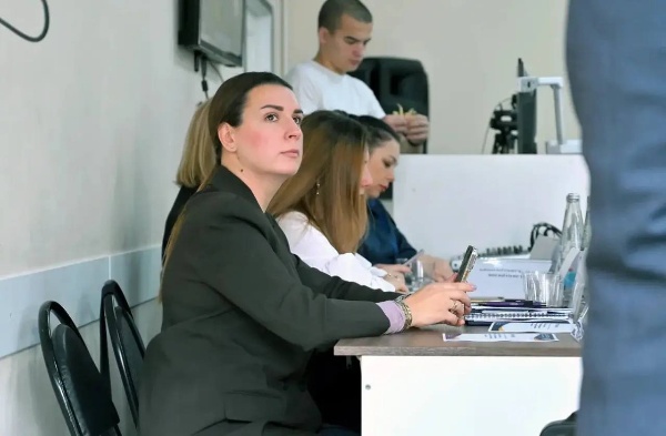 В ЮИ ПГУ состоялась Всероссийская научно-практическая конференция «Цифровое право в эпоху трансформации социально-экономических процессов»

Цель мероприятия – обсуждение актуальных теоретических и практических вопросов цифрового права в условиях обновления законодательства Российской Федерации.

С приветственным словом к участникам обратился ректор ПГУ, профессор Александр Павлович Горбунов. Модераторами конференции выступили директор Юридического института ПГУ Юлия Евгеньевна Головина и координатор по научной работе Ольга Аркадьевна Анферова.

Конференция стала значимой площадкой для профессионального диалога и обмена опытом, а её итоги внесут вклад в развитие юридической науки и практики в сфере цифрового права.