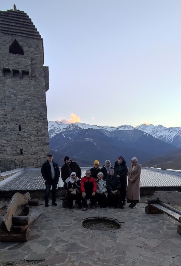 Старший научный сотрудник ГБУ «Аргунский музей-заповедник» отдела археологии и архитектуры Рамзан Баканаев провел комплексную экскурсию для дорогих гостей!

Первая остановка состоялась в Шатойском районе у Шатойской боевой башни.

Далее группа двинулась в Шаройский район и посетила Шаройский историко-архитектурный комплекс.

Гости остались довольны поездкой и выразили желание посетить регион в следующем сезоне.