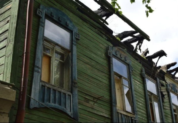 Омские депутаты хотят сносить объекты культурного наследия, находящиеся в аварийном состоянии. 

На заседании Комитета по экономическому развитию  было поддержано предложение, позволяющее региональным и городским властям самостоятельно лишать аварийные дома статуса объекта культурного наследия. Если инициативу поддержит Законодательное собрание Омска, то соответствующий документ будет передан на рассмотрение в Государственную думу РФ.