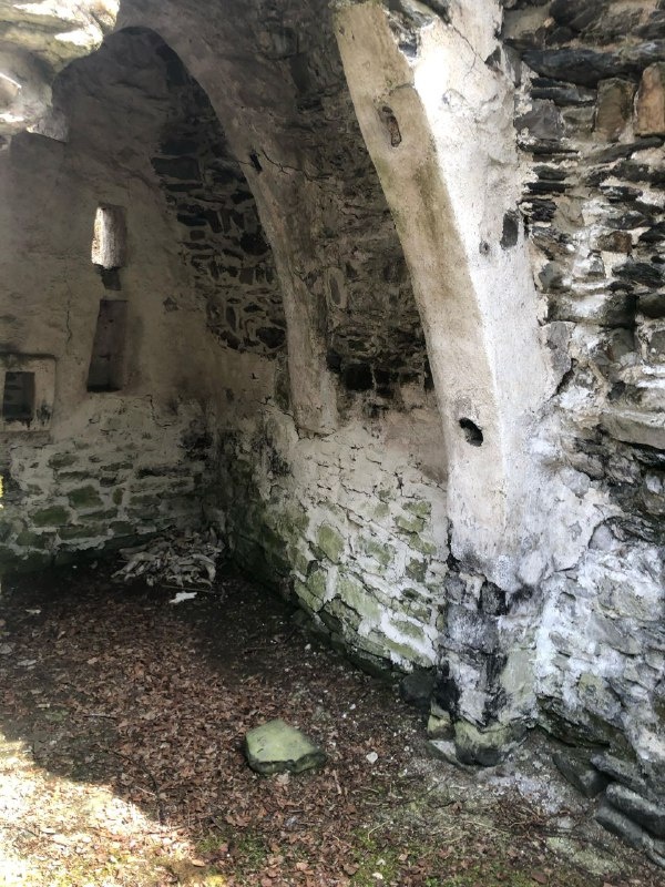 Средневековый Ольгетинский храм-святилище "Итаз-Ерда" сегодня. Вид изнутри и снаружи. 
 
Один из самых крупных храмов-святилищ горной Ингушетии, находится южнее посёлка Ольгети, на правом берегу ручья Ольгетинского ущелья. 

Находится в границах территории Джейрахско-Ассинского музея-заповедника. 