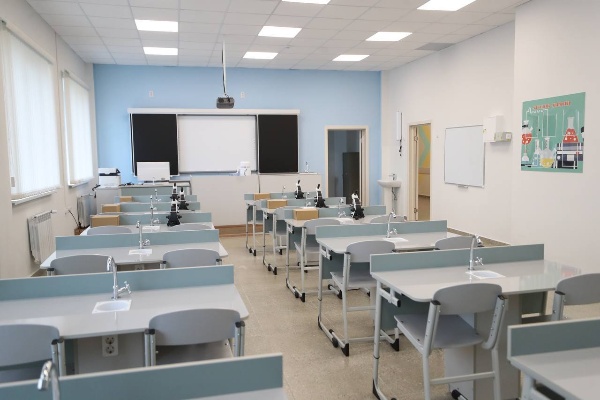 В Назрани состоялось торжественное открытие новой школы на 720 мест. Мероприятие прошло в режиме видеоконференции при участии Министра просвещения РФ Сергея Кравцова и Главы РИ Махмуда-Али Калиматова. Объект возведён в рамках национального проекта «Образование».

В трёхэтажном здании разместились профильные учебные классы, административные помещения, мастерские по металло- и деревообработке, а также кабинеты робототехники, кулинарии и швейного дела.