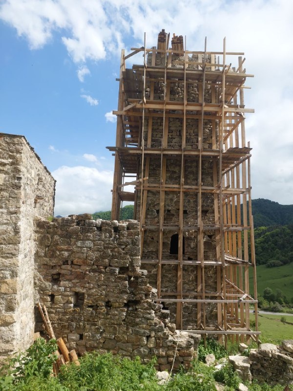 Вчера специалисты "АСМ Групп" провели авторский надзор на башенных комплексах "Кели", "Дошхакле" и "Нижний Пуй". Сезон реставрационных работ в горной Ингушетии открыт.