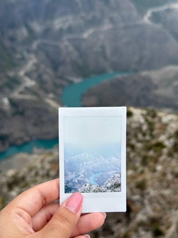 Председатель ППОС ПГУ, победительница Стипендиального конкурса Фонда Потанина, Кучерова Аюна приняла участие в волонтёрской смене Школы Фонда В.Потанина.

Школа Фонда – ежегодное мероприятие, целью которого является усиление долговременных позитивных изменений и повышение личной социальной ответственности.

На протяжении смены в государственном заповеднике «Дагестанский» волонтёры благоустраивали территорию заповедника: красили настил и перила экотропы, убирали Соколиный центр, проводили экскурсии и мероприятия для посетителей.

Помимо работы, участники познакомились с природой и культурой Дагестана. Также в  особую программу смены вошли вечера настольных игр, рассветы и закаты на Сарыкумских барханах, мастер-классы по кавказским танцам, знакомство с национальной кухней народов Дагестана.

Эта смена стала примером того, как совместными усилиями можно сохранять и развивать природное и культурное наследие.