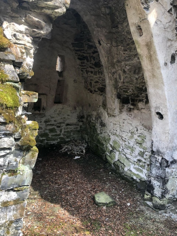 Средневековый Ольгетинский храм-святилище "Итаз-Ерда" сегодня. Вид изнутри и снаружи. 
 
Один из самых крупных храмов-святилищ горной Ингушетии, находится южнее посёлка Ольгети, на правом берегу ручья Ольгетинского ущелья. 

Находится в границах территории Джейрахско-Ассинского музея-заповедника. 