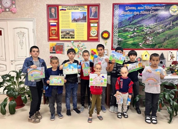 Работники Дома Культуры с.п Ляжги провели мероприятия, посвящённые Дню защиты детей. Детство — это самое беззаботное и счастливое время. И каждый хочет, чтобы это удивительное время добра и чудес длилось как можно дольше. Поэтому неудивительно, что День защиты детей совпадает с началом лета — самого любимого времени года.

В этот особенный день, мы хотим пожелать каждому ребенку счастья и беззаботного детства, наполненного радостью и новыми открытиями. Пусть каждый ребенок растет здоровым, образованным и счастливым, зная, что его любят и ценят.