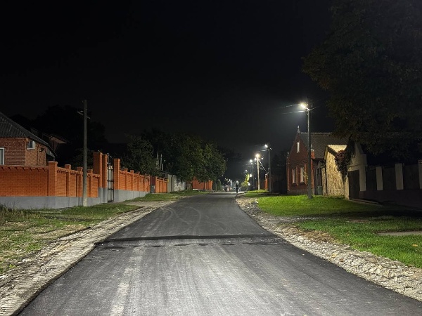 В Назрани завершено благоустройство улицы Иски-Лорса.

Работы проводились в рамках реализации муниципальной программы по формированию комфортной городской среды.

В результате проведенных работ на улице уложено новое асфальтовое покрытие, установлены современные световые опоры и уличные фонари.

Напомним, что в проект благоустройства Назрани включены предложения жителей города. 