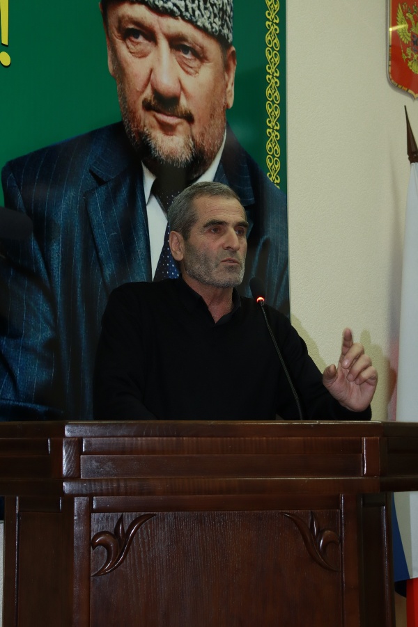 В ГБУ «Мемориальный комплекс Славы имени А. А. Кадырова» состоялось мероприятие, организованное РГО (Русское географическое общество) в рамках проекта «Наследие народа».

Организаторы отмечают, что проект реализуется при государственной поддержке- гранта Главы республики для некоммерческих организаций в 2024 году и при содействии Департамента по взаимодействию с религиозными и общественными организациями Администрации Главы и Правительства Чеченской Республики, и направлен на сохранение исторической памяти чеченского народа посредством проведения лекций и непосредственного общения.

Данное мероприятие прошло в формате лекции с участием приглашенных специалистов, одним из них выступил старший научный сотрудник отдела археологии и архитектуры ГБУ «Аргунский музей-заповедник» Баканаев Р.С. Как отметили собравшиеся, собрание прошло крайне плодотворно и интересно.