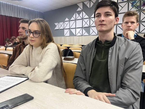 В ПГУ состоялась финальная презентация команд акселерационной программы «Образование будущего». После трёх месяцев напряжённой работы участники представили свои инновационные образовательные проекты экспертному жюри – куратору направления, опытным наставникам, трекерам и представителям партнёрских организаций.

Команды получили профессиональную обратную связь, практические рекомендации по развитию своих идей и возможность пройти в финал, чтобы выступить на Демо-дне.

Акселерационная программа «Образование будущего» реализуется при поддержке АНО «Платформа НТИ» в рамках федерального проекта «Технологии» национального проекта «Эффективная и конкурентная экономика» государственной программы «Научно-технологическое развитие Российской Федерации».