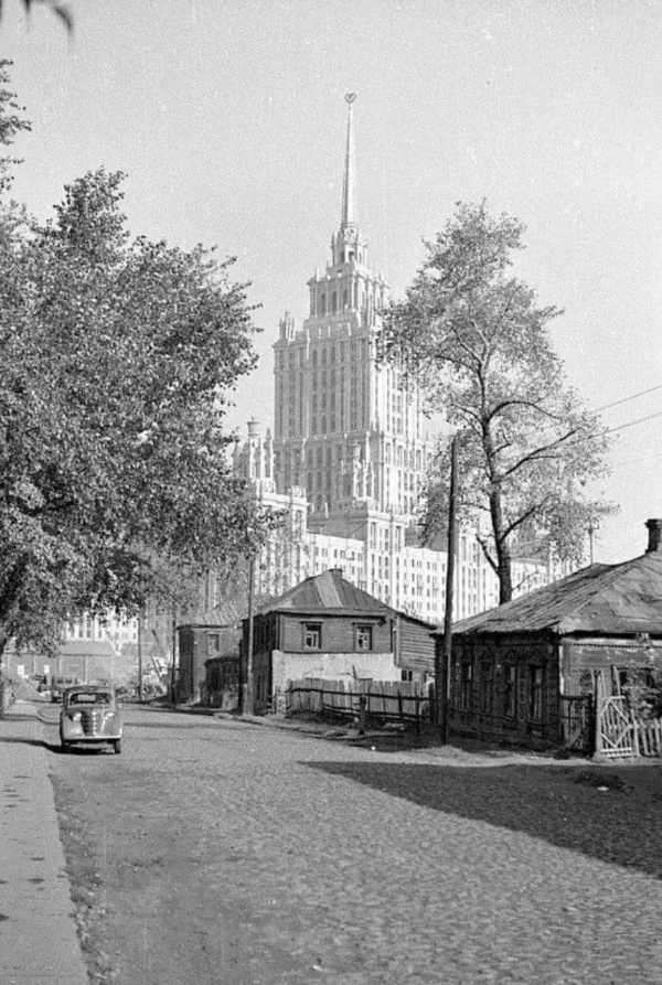 Уже исторические фотографии Московского государственного университета на Воробьевых горах в момент строительства и сразу после его окончания. А сегодня с участием "АСМ Групп" уже проходит его реставрация как объекта культурного наследия.