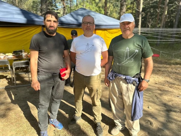 Подняться на башенный комплекс "Кокки", расположенный в горах Ингушетии - задача не для слабаков. Возможная встреча с медведями или предупреждения о минах - не единственные трудности на длительном пути вверх. 

Однако та сборная, которая в августе и сентябре совершила подъемы на "Кокки" - пожалуй лучшая и наиболее сплоченная команда единомышленников, тем более, когда в команде есть такие люди, как старейшина рода Кукурхоевых - Магомед Башир, а также олимпийский чемпион по дзюдо Хасан Халмурзаев, взявший золото Олимпиады в Рио-де-Жанейро в 2016 году и золото Чемпионата Европы в том же году.