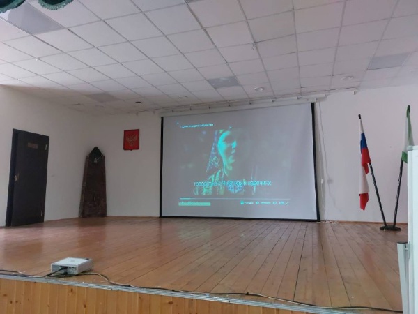 05.10.2024 года работниками Дома Культуры с.п. Джейрах в лице художественного руководителя Льяновой Радимхан М. и методиста Харсиевой Амины Р. совместно с ГБОУ «СОШ - Детский сад с.п. Джейрах имени И. С. Льянова» было проведено мероприятие, посвящённое Дню народного единства. 

Этот праздник призван сохранить память о событиях 1612 года, когда народное ополчение под предводительством К. Минина и Д. Пожарского освободило Москву от польских интервентов, тем самым положив конец страшной смуте. 

В ходе мероприятия, которое было проведено в форме путешествия по разным уголкам России, дети познакомились с историей возникновения праздника, подвигами наших далёких предков, познакомились с жизнью и бытом, национальными костюмами, обычаями, играми, кухней народов, живущих в нашей стране. 