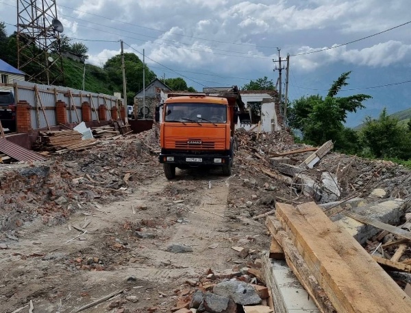 Этапы строительства  Дома культуры с.п. Джейрах: от сноса старого здания до ввода в эксплуатацию нового.