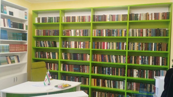 Обновлённая модельная библиотека открылась в Алкуне.

Библиотека в селе Алкун Сунженского района преобразилась и теперь соответствует самым современным стандартам. 

Модернизация прошла в рамках нацпроекта «Семья».

Что ждёт посетителей:

Просторные и комфортные зоны для чтения и отдыха;

Новые компьютеры и доступ к электронным ресурсам;

Программы для всей семьи: совместные чтения и творческие мастер-классы;

Уютная атмосфера для детей и взрослых.