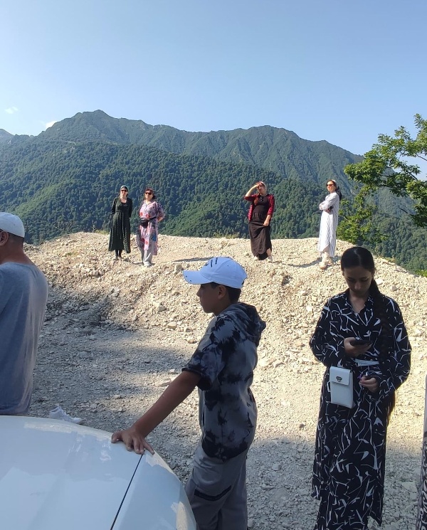 На днях состоялась экскурсия в Вийлах, которая оставила у участников яркие впечатления и массу положительных эмоций. Гости познакомились с богатой историей местности, прогулялись по живописным уголкам и узнали множество интересных фактов о культурном наследии региона.