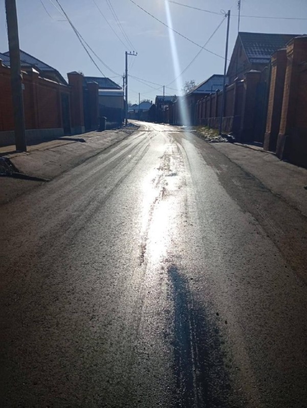 В Экажево обновили дорожное полотно на двух улицах.

Где выполнены работы:
ул. Евлоева — 600 метров;
ул. Ингушская (частично) — 300 метров.

Что сделано:
Полностью заменено покрытие из ПГС на современное асфальтобетонное.

Это повысит безопасность движения, улучшит транспортную доступность и комфорт для всех жителей.