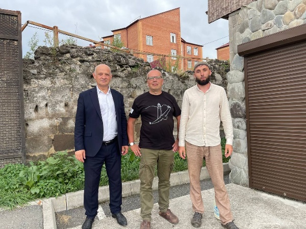 Назрановская крепость – объект Национальной системы «Территория».

В рамках внедрения в Республике Ингушетия Национальной системы «Территория», при участии Комитета по государственной охране объектов культурного наследия и Комитета по туризму Республики Ингушетия, начаты работы с объектами культурного наследия в Назрановском и Сунженском районах Республики.

Назрановская крепость стала первым объектом, который был исследован и добавлен в территорию «Назрановкий Район».

В настоящий момент, по поручению Главы Республики Ингушетия, компанией «АСМ Групп», являющейся официальным партнёром Национальной системы «Территория», начата разработка проектной документации восстановления объекта «Назрановская крепость».

Работы по восстановлению крепости планируется начать в самое ближайшее время и закончить до конца 2025 года.