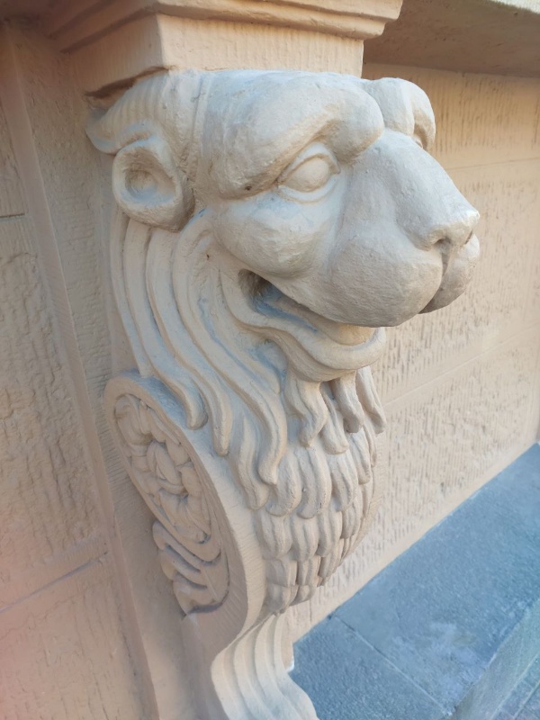 Прошло уже два года, как преобразились отреставрированные фасады объекта культурного наследия федерального значения "Санкт-Петербургское Благородное собрание" на углу Малой Садовой и Итальянской улиц в Санкт-Петербурге. 

Второе название здания - "Дом радио", поскольку именно отсюда в годы блокады вело свою трансляцию ленинградское радио.

Проект реставрации от "АСМ Групп".